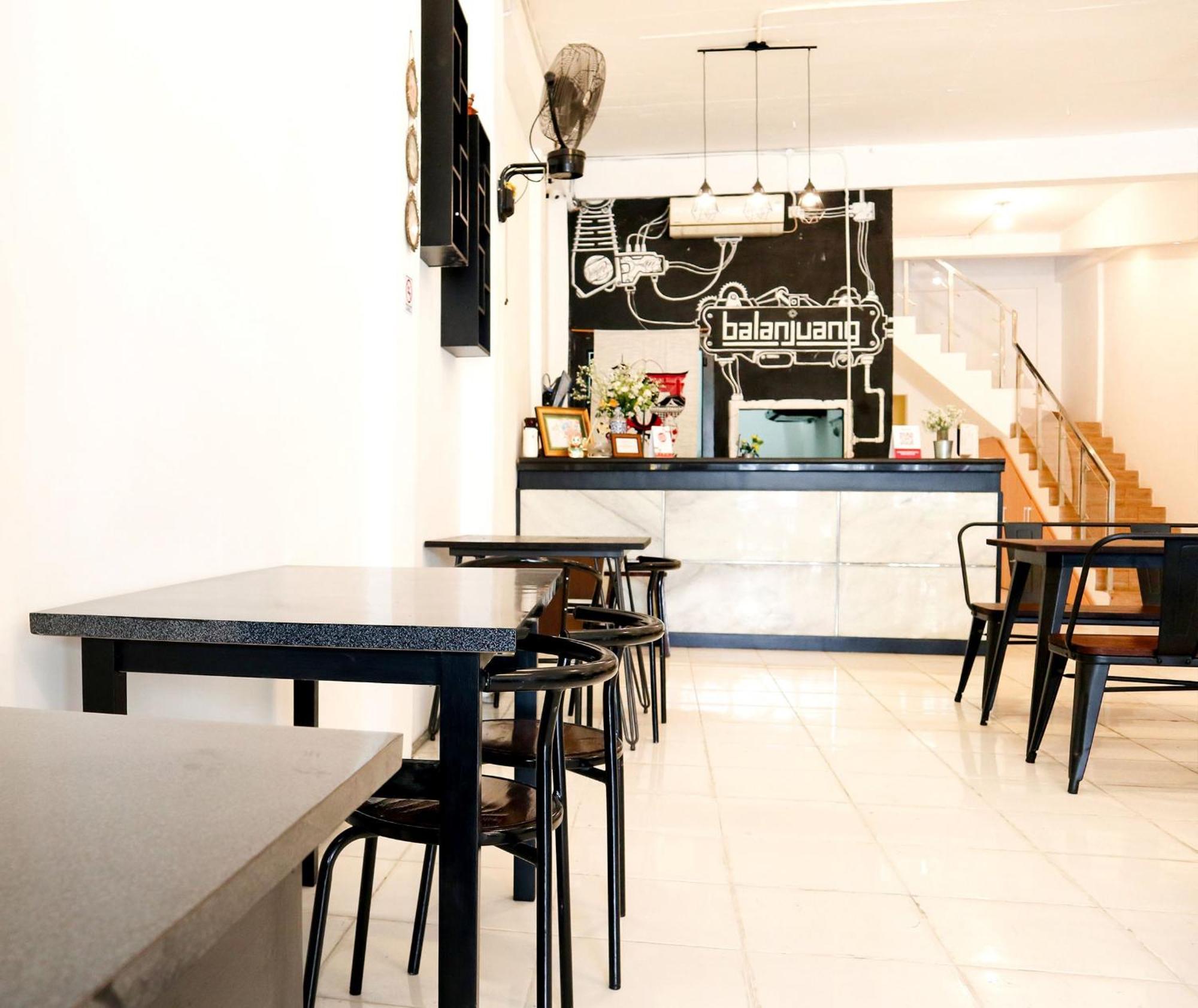 Oyo 1191 Monalisa Residence And Cafe Padang  Dış mekan fotoğraf