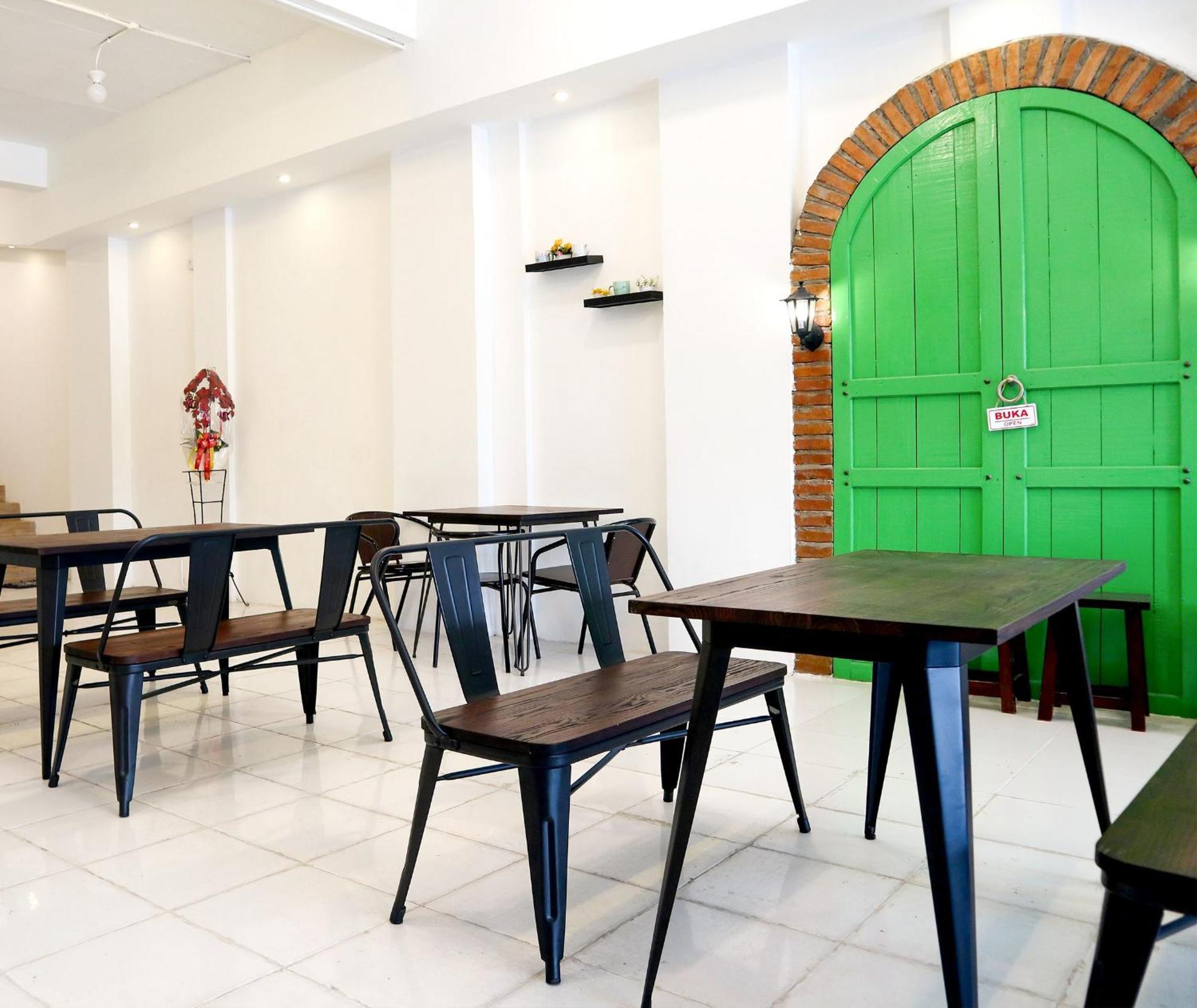 Oyo 1191 Monalisa Residence And Cafe Padang  Dış mekan fotoğraf