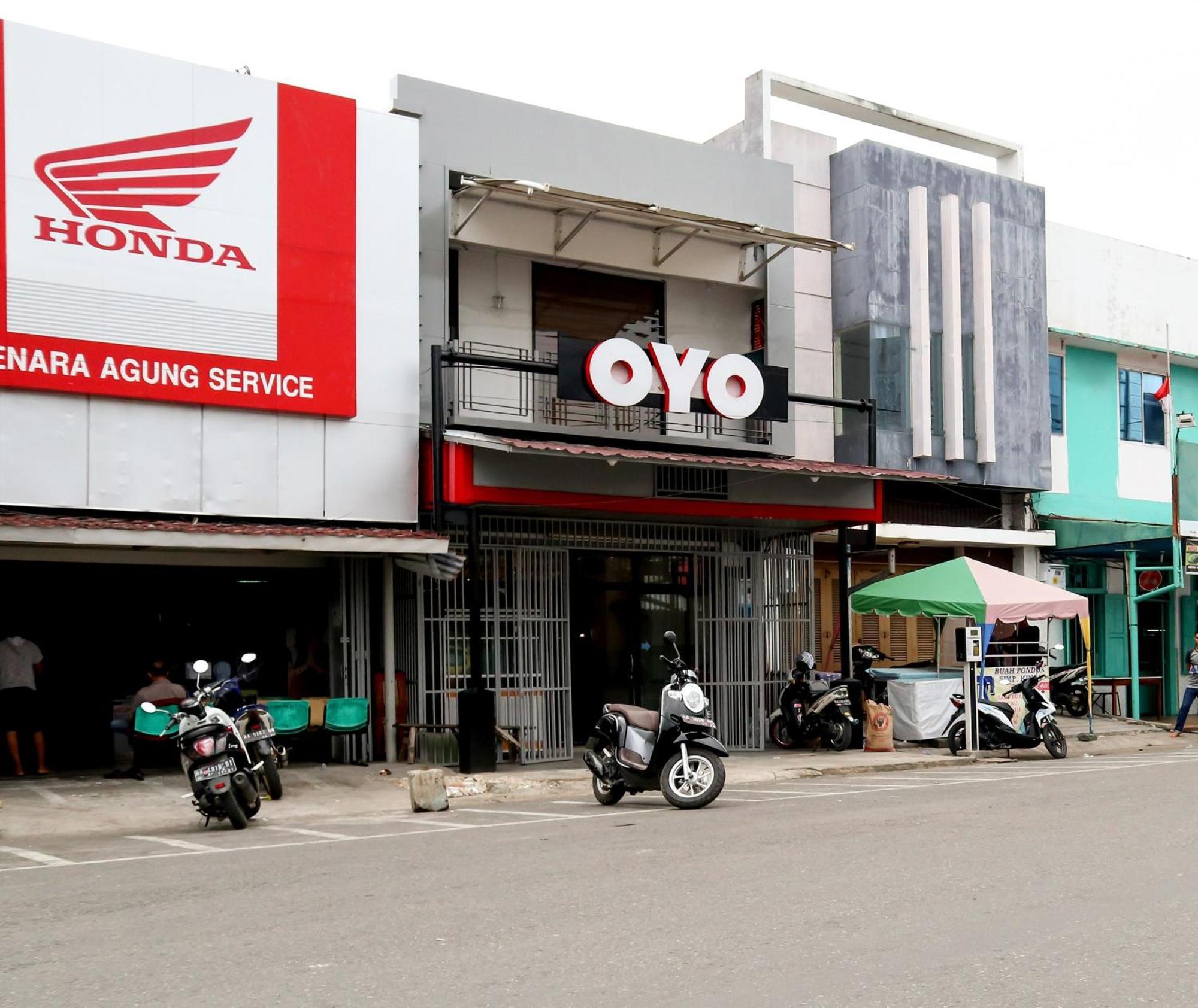 Oyo 1191 Monalisa Residence And Cafe Padang  Dış mekan fotoğraf